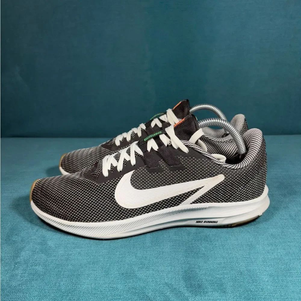 Nike Downshifter 9 SE Black White Gum Bottoms Running Men size 9